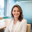 Silvia Dembele sentada en una sala de reuniones